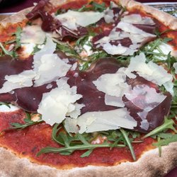 Pizzeria Fornella - Bufalina Valtellina - Tomato, Buffalo milk mozzarella, dried beef, arugula, scales of Parmesan.