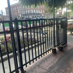 Guidos Pizza and Catering - Outdoor patio