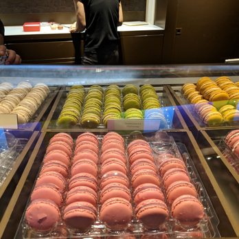 Pierre Hermé - Tasty options! Sun evening 2018-10-21 - Patisserie/Cake Shop Near Me - Paris, 75