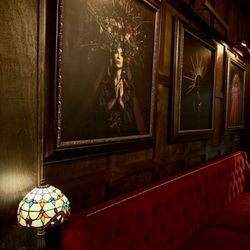 Atlas Bar - Kitschy as hell!!