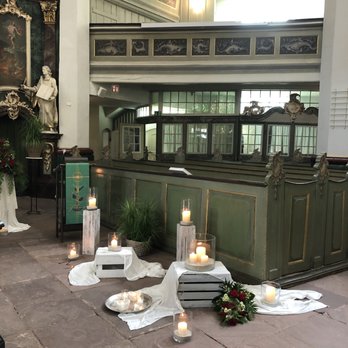 Arthur Dohrmann Beerdigungsinstitut - Fluffige Deko nahm der Traurigkeit ein wenig Schwere - Funeral Services & Cemeteries Near Me - Halstenbek, SH