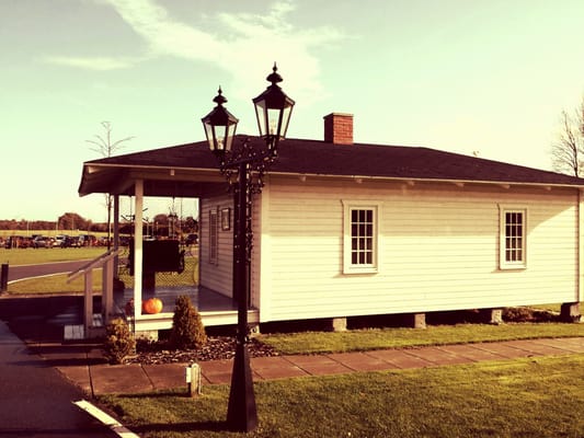 Memphis Mansion by null