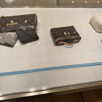 Canal Place - louis vuitton - Shopping Centers Near Me - New Orleans, Louisiana