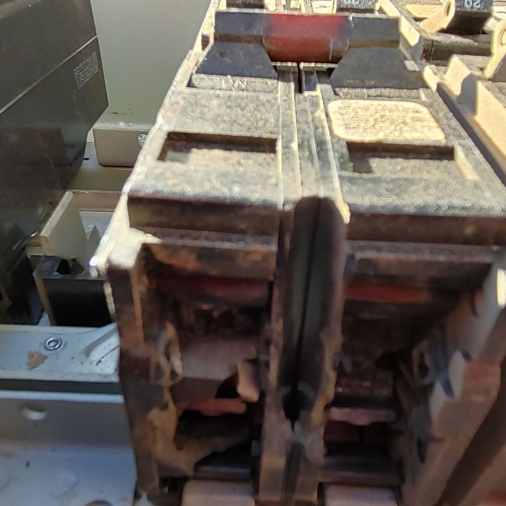 Sunbelt Electric - Breakers melted together by heat from arcing - all ignored by Jim at Sunbelt Electric. - Electricians Near Me - Phoenix, Arizona Sunbelt Electric - Breakers melted together by heat from arcing - all ignored by Jim at Sunbelt Electric. - Electricians Near Me - Phoenix, Arizona