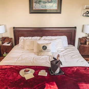 Birchfield Manor Inn and Restaurant - "Allison room" - Hotels Near Me - Yakima, Washington