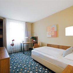 President Hotel - Guest room