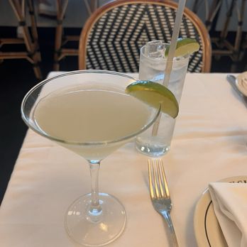 Lucky's - Lucky Hour- $13 Mr. Lucky - Steakhouses Near Me - East Hampton, New York
