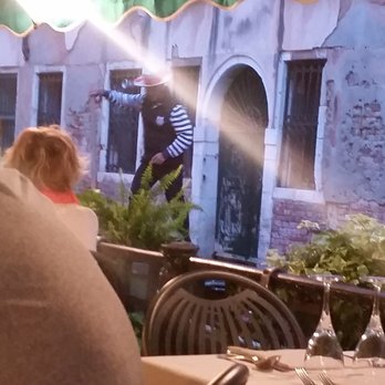 Da Raffaele - Gondolier going by during dinner - Seafood Near Me - Venezia, VE
