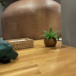 Pizzeria Da Nanni - The oven takes up half the place !