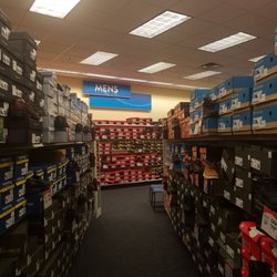 famous footwear stratford square mall