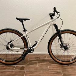 Landis Cyclery - Salsa Timberjack 29er XT, converted to SS by the friendly staff at Landis.