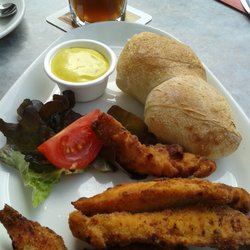 Café Extrablatt - Gebackene Hähnchenbruststreifen mit Curry-Dip und Pizzabrötchen 5,45€