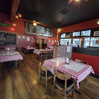 Auntie Pasto's - Interior seating - Italian Near Me - Honolulu, Hawaii