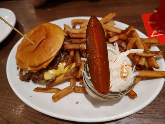La Belle & La Boeuf - Burger Bar - Montréal - Sainte-Catherine O by null