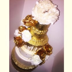 Epiphanies Dessert Studio - Custom Wedding Cake
(Cinnamon roll on buttercream, edible decor and gold leaf)