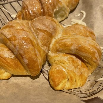 Cheddar's Scratch Kitchen - Honey Butter Croissants - Southern Near Me - Tampa, Florida