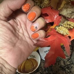 Love my autumn nails by Hannah. Best salon I've ever gone to.