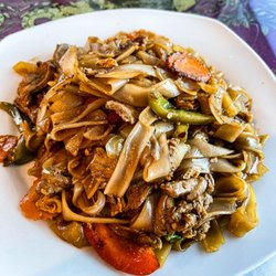 Mee Thai Restaurant - Drunken Noodles