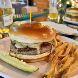 Oscar's Winner's Circle - Burger with chipotle jack, fried onion, and jalapeño. Outstanding.
