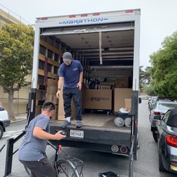 Careful moving, good teamwork, Impeccably packed truck. Careful moving, good teamwork, Impeccably packed truck.