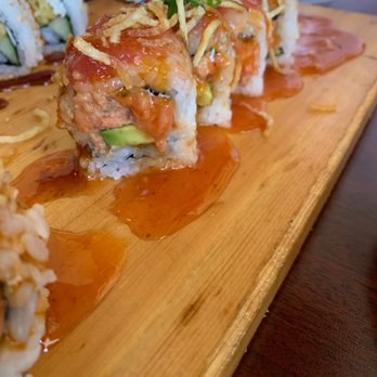 Ginza Sushi - Avenger roll closeup- spicy tuna, ahi, topped with potato chips and sweet chili sauce - Sushi Bars Near Me - Honolulu, Hawaii Ginza Sushi - Avenger roll closeup- spicy tuna, ahi, topped with potato chips and sweet chili sauce - Sushi Bars Near Me - Honolulu, Hawaii