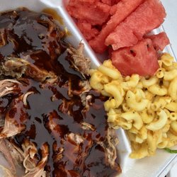 Amazing Gracie's - Pulled pork platter - It comes w/ 2 sides