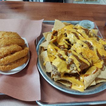 Honey's BBQ - Pulled pork nachos and onion rings - Barbeque Near Me - Davenport, Florida