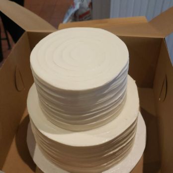 Vivi’s Cakes and Candy - A 2 tier cake given to us in a single layer cake box (ruined the icing) - Bakeries Near Me - Charlottesville, Virginia