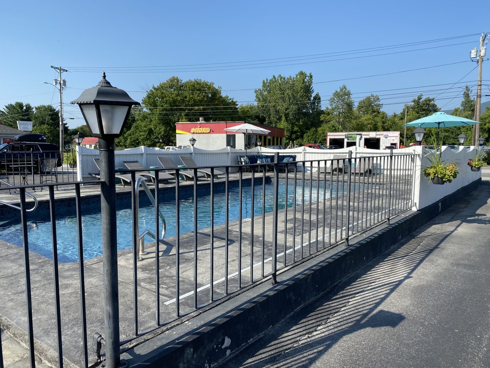 KNOTTY PINE MOTEL Updated July 2024 21 Reviews 130 Northside Dr