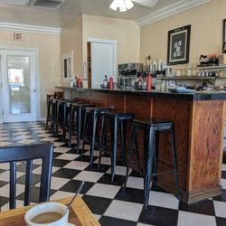 Juniors Cafe - Inside