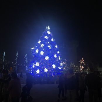 Blue Cross RiverRink Winterfest - Beautiful tree - Comfort Food Near Me - Philadelphia, Pennsylvania Blue Cross RiverRink Winterfest - Beautiful tree - Comfort Food Near Me - Philadelphia, Pennsylvania