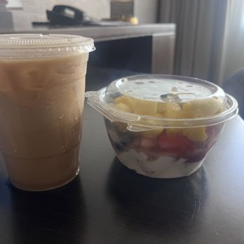 Fielders Choice - Yogurt bowl and latte - Acai Bowls Near Me - St. Louis, Missouri