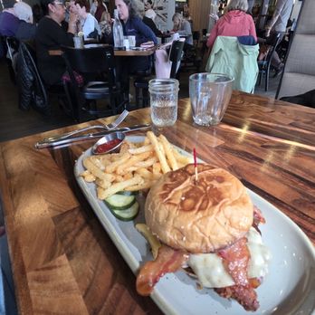 Mason Jar Kitchen & Bar - Hot chicken sandwich w/bacon - New American Near Me - Eagan, Minnesota