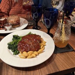 Good Night Johnny’s American Music Bar - Meatloaf, Veggie Burger