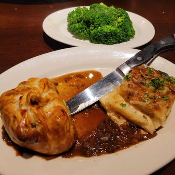 Wildfire - Filet Wellington with au gratin potatoes and broccoli - American Near Me - Chicago, Illinois Wildfire - Filet Wellington with au gratin potatoes and broccoli - American Near Me - Chicago, Illinois
