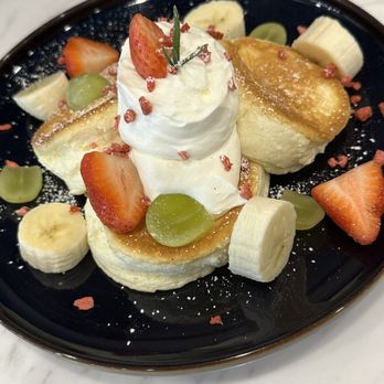 Fufu Pancake Cafe - Mix fruit - Pancakes Near Me - Vancouver, British Columbia
