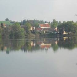 Obec Postupice - Pohled pres rybnik