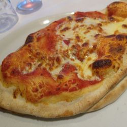 La Rome antique Casa Nicoletti - La pizza calzone l'oeuf à peine cuit