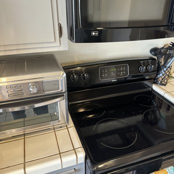 Aika Cleaning Company - Oven and counter - Home Cleaning Near Me Aika Cleaning Company - Oven and counter - Home Cleaning Near Me