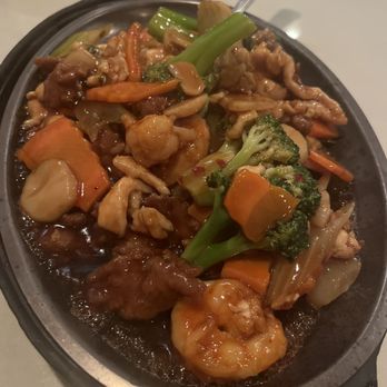 Ming Palace - S33. Triple Delight in Garlic Sauce - Chinese Near Me - Newington, Connecticut Ming Palace - S33. Triple Delight in Garlic Sauce - Chinese Near Me - Newington, Connecticut