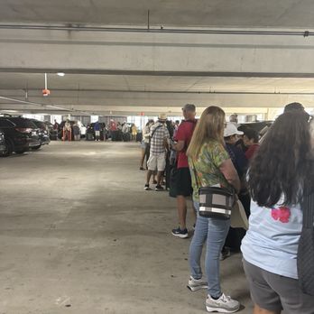 Premier Cruise Parking - Long line - Parking Near Me - Miami, Florida Premier Cruise Parking - Long line - Parking Near Me - Miami, Florida