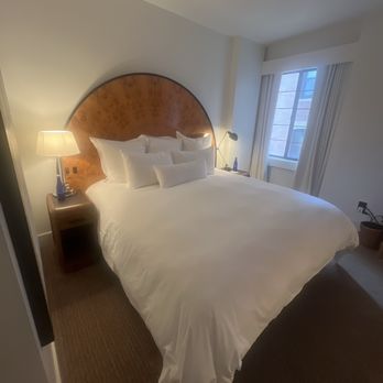 Lyle - Bed - Hotels Near Me - Washington, DC, District of Columbia