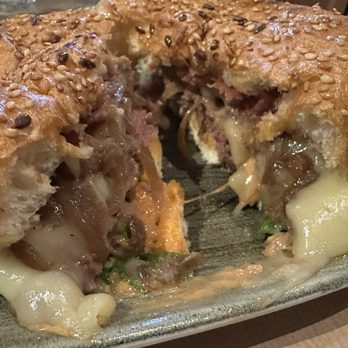 Brown Cow - Zermatter burger - Pubs Near Me - Zermatt, VS