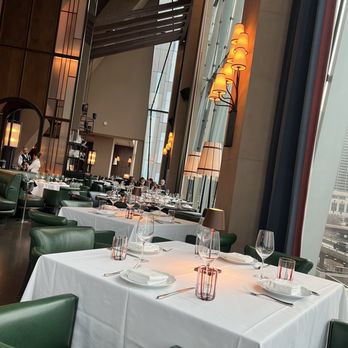 Tre Dita - Window sitting - Italian Near Me - Chicago, Illinois