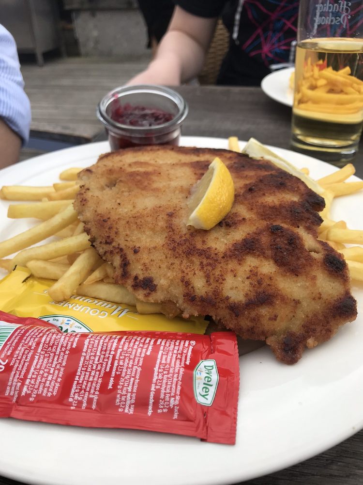 45+ Biergarten Eibsee Pavillon, Hier gibt es etwa 200 bis 250