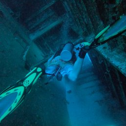 USS Kittiwake wreck dive!