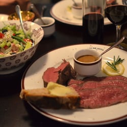 Ojo de Agua - Ojo de Agua | Filet und Rostbeef Kombination mit Salat und Ojo Brot