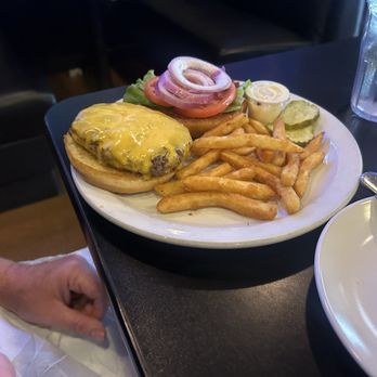 Murphy's Pubhouse South - Cheese burger - Irish Pub Near Me - Indianapolis, Indiana Murphy's Pubhouse South - Cheese burger - Irish Pub Near Me - Indianapolis, Indiana