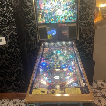 Des Pizza - Pinball machine inside eating area - Pizza Near Me - Des Plaines, Illinois Des Pizza - Pinball machine inside eating area - Pizza Near Me - Des Plaines, Illinois