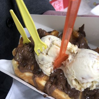La Gaufrerie - Nutella w stroopwafel ice cream - Desserts Near Me - Brussels, BRU